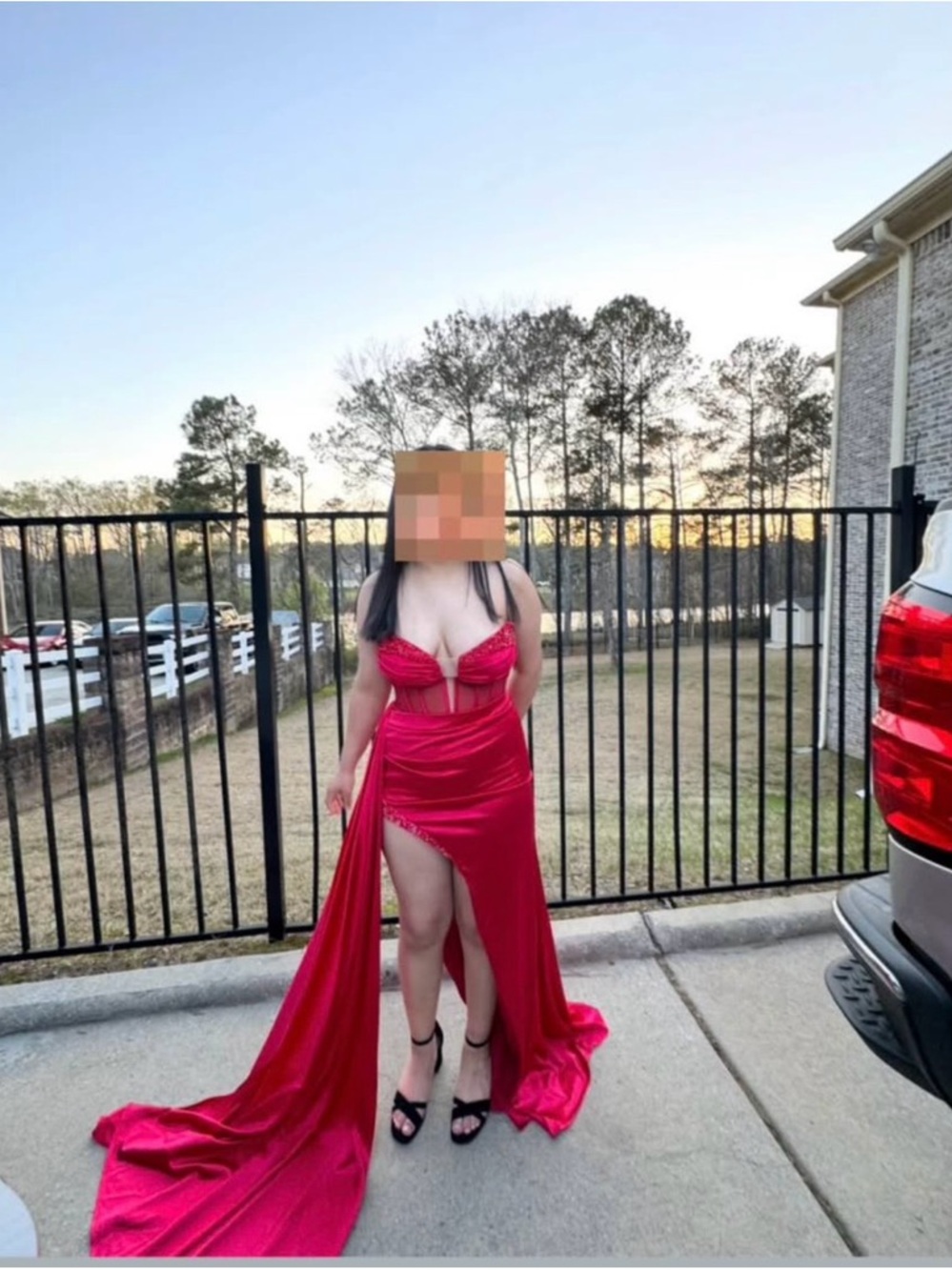 RED PROM DRESS - Picture 3 of 6